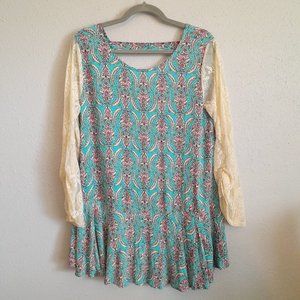 Umgee Boho Mixed Media Lace Sleeve Victorian Pattern Swing Top Size M